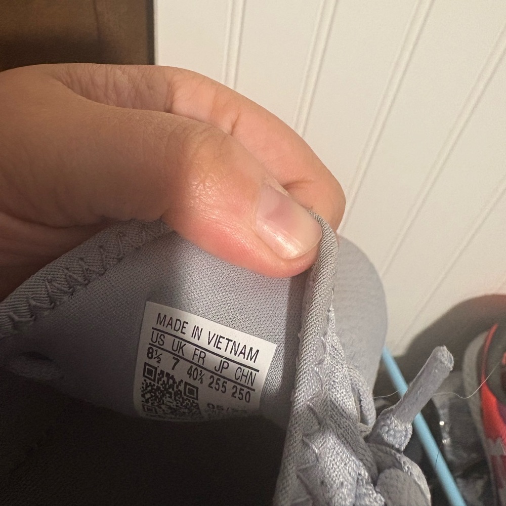 Adidas Women's Lavender Gray Running Shoes| Size 8.5 - Picture 5 of 5